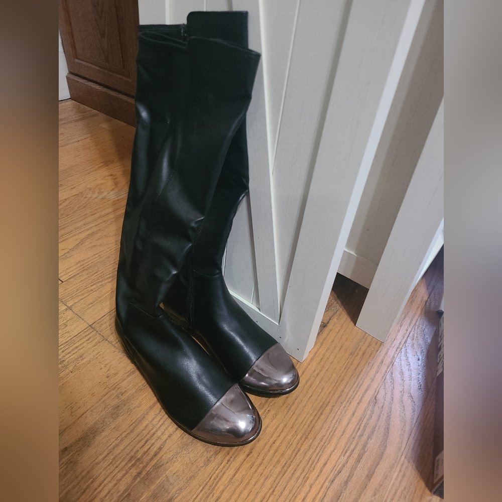 Ladies Black Faux Leather Zip Up Slim Boots with Silver Cap Toe and Accents